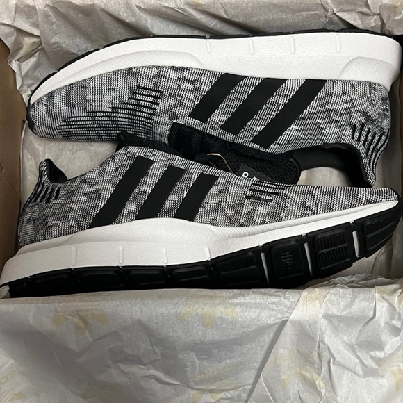 Adidas Swift Run Grey/Cloud White/Core Black Men's Shoe Size 9.5 - Picture 5 of 5